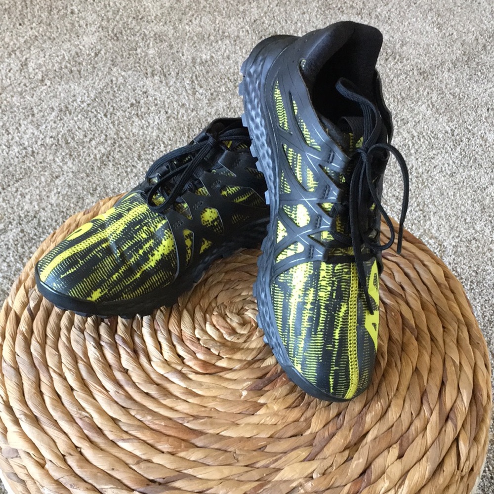 Adidas Vigor Bounce Running shoes. Black and bright yellow. Rugged tread. Size 7